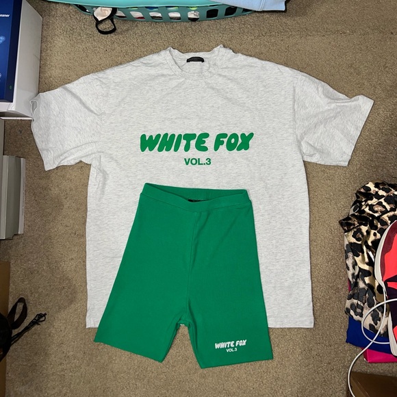 White Fox Boutique Volume 3 Tee Shirt & Biker Shorts - Picture 8 of 16